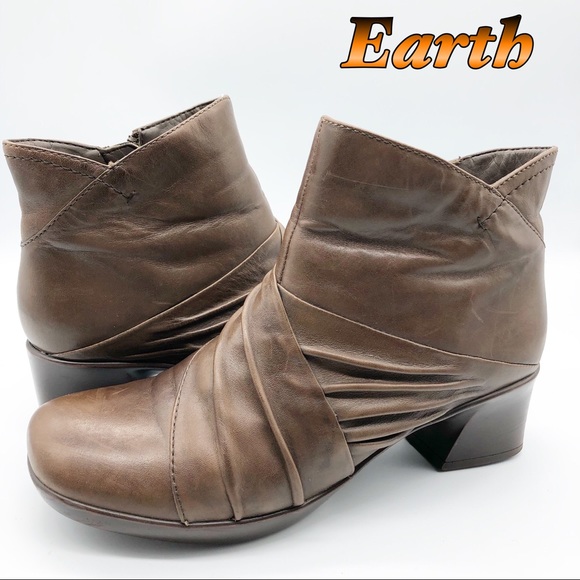 Earth Shoes - Earth-Brown wrapped Leather Ankle Bootie 7